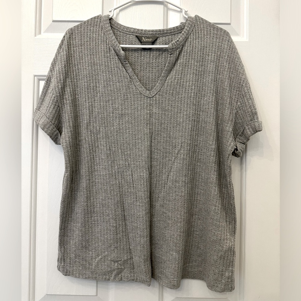Natural Reflections Gray Short Sleeve Flowy Top - Small